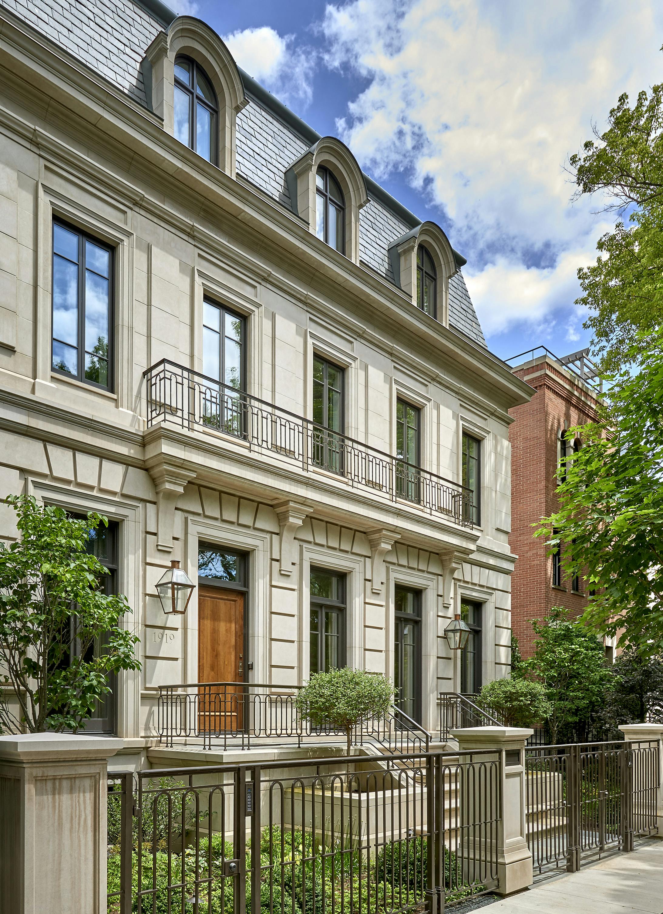 limestone facade of Lincoln Park, Chicago home