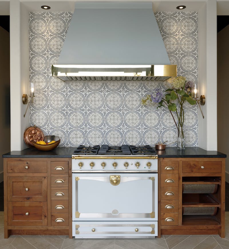 Jennifer_Gilmer_showroom_kitchen