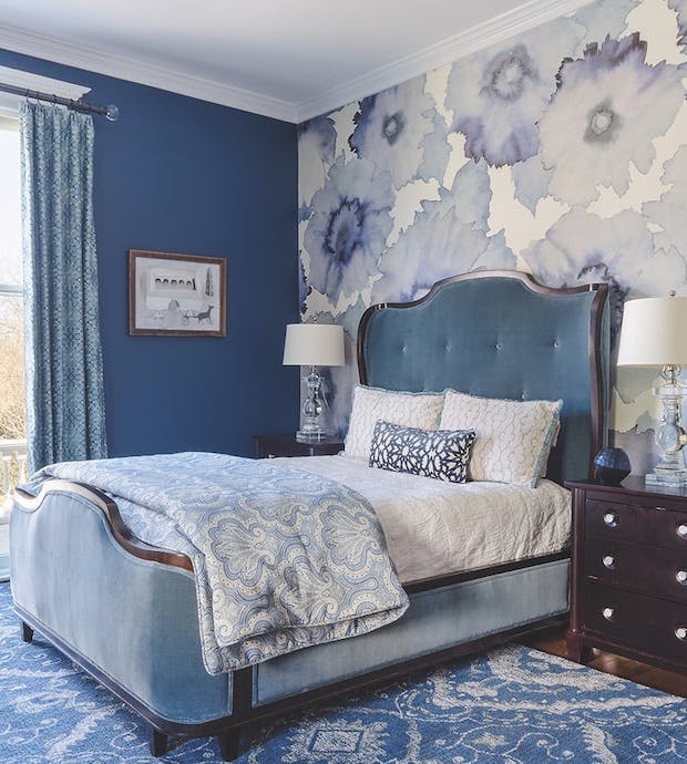 Master_bed_with_with_bold_color_wallpaper_texture