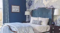 Master_bed_with_with_bold_color_wallpaper_texture