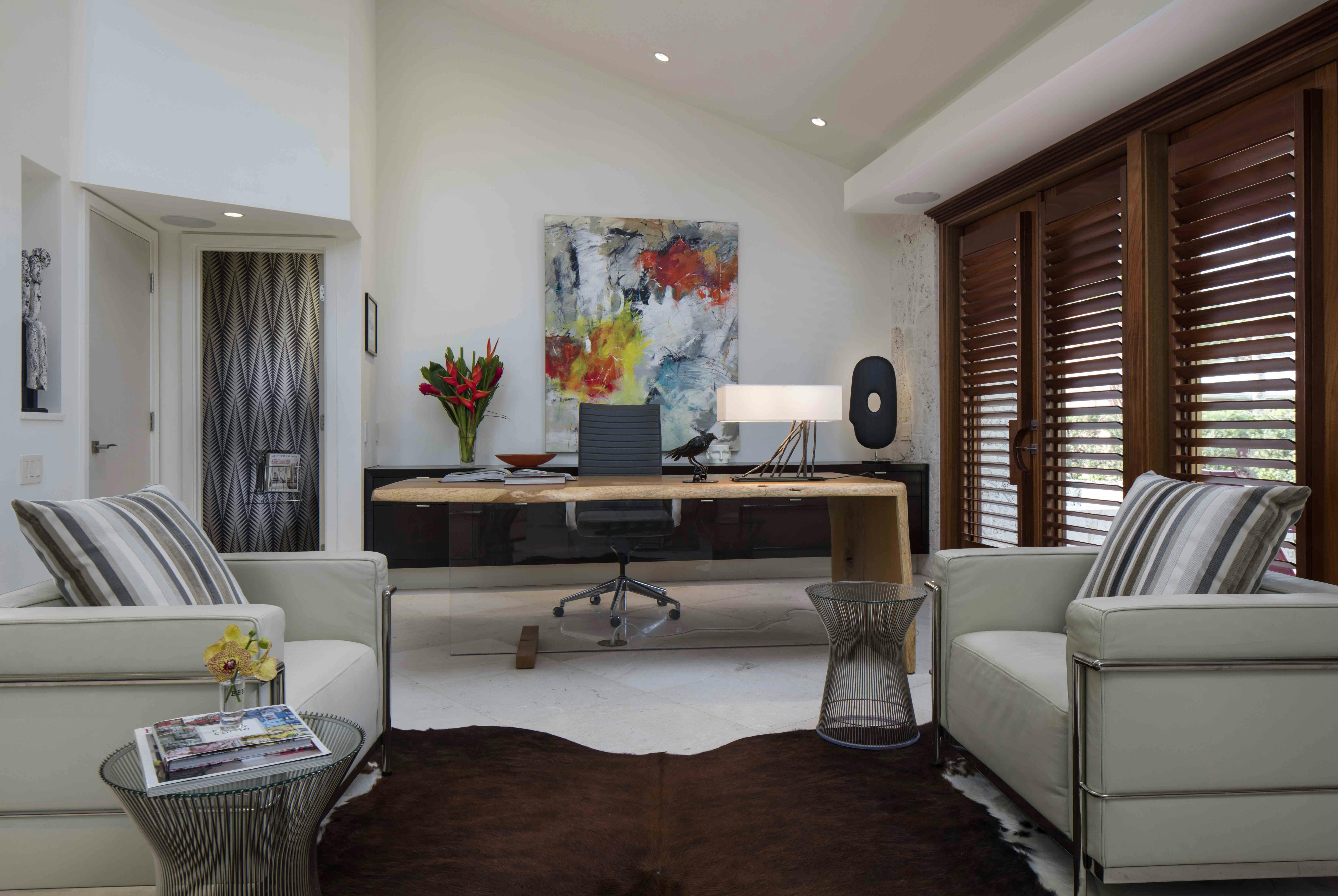 Home_office_with_cantilevered_desk