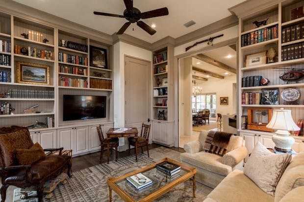 Family_Room_by Lauglin_Homes_and_Restoration