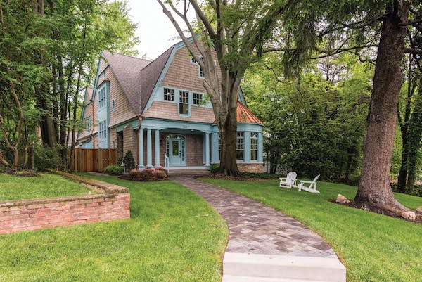 Dutch_Colonial_home_in_Washington_DC