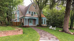 Dutch_Colonial_home_in_Washington_DC