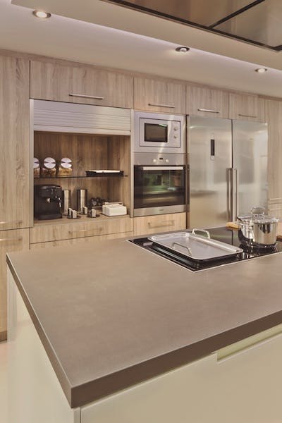 Sintered stone kitchen counter by Neolith