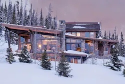 The residence elegantly represents the emerging mountain modern architectural style which has evolved in the region. | Photo © Whitney Kamman Photography The residence elegantly represents the emerging mountain modern architectural style which has evolved in the region. | Photo © Whitney Kamman Photography