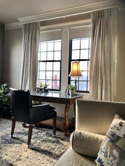 Meditation-room-feminine-desk Meditation-room-feminine-desk