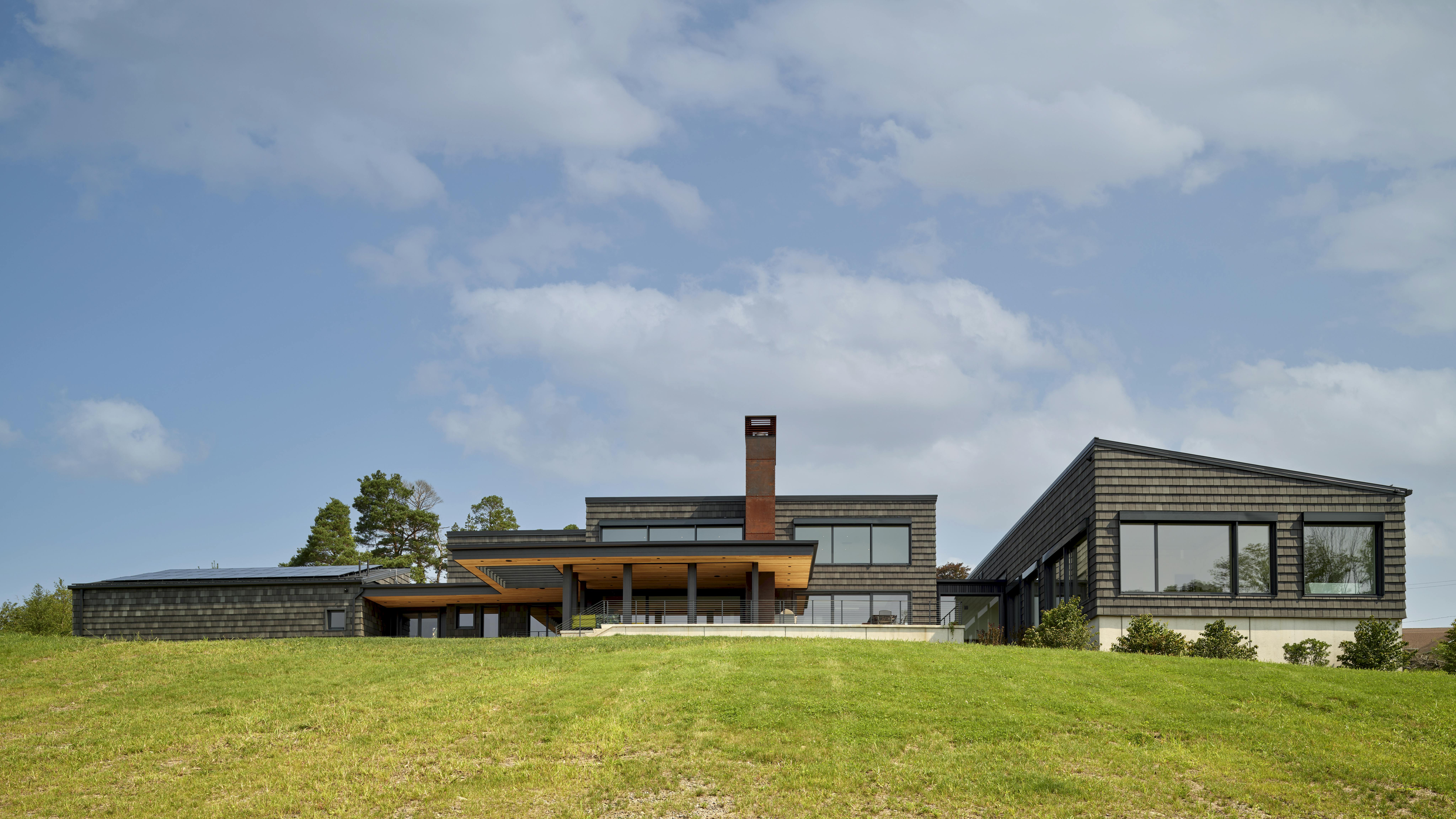 Montem Villam exterior