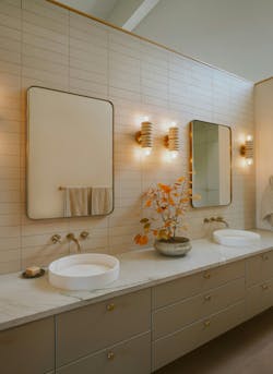 Freja House bathroom with simple, serene style Freja House bathroom with simple, serene style