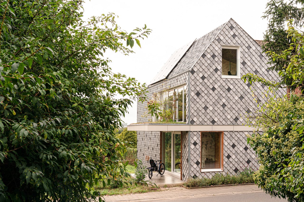 Residence in Belgium that uses recycled PVC (Pretty Plastic Panels) in its facade