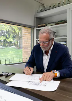 Wayne Visbeen doing a live-design consultation Wayne Visbeen doing a live-design consultation