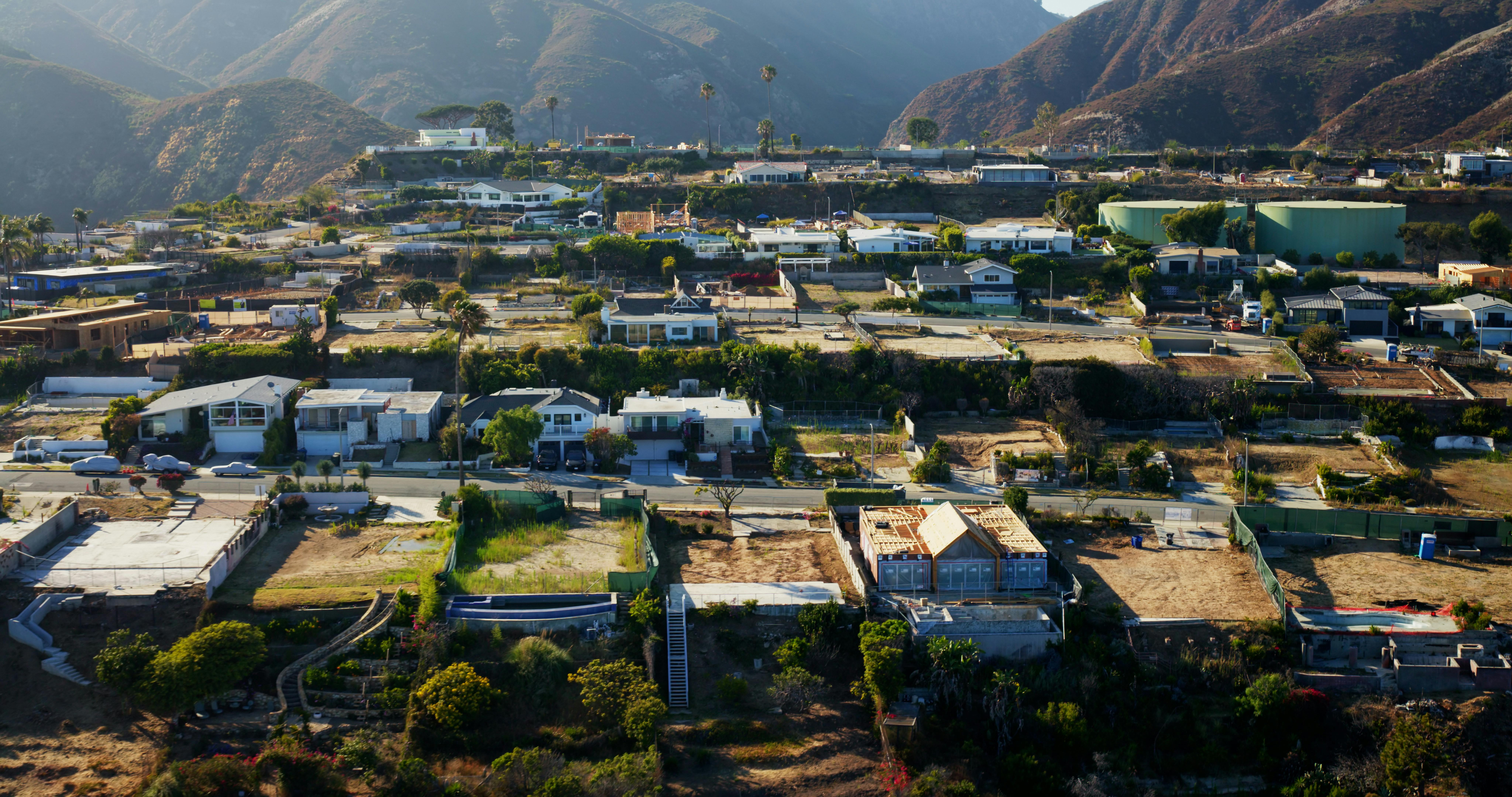 Neighborhood Rebuilding in Pacific Palisades, Calif